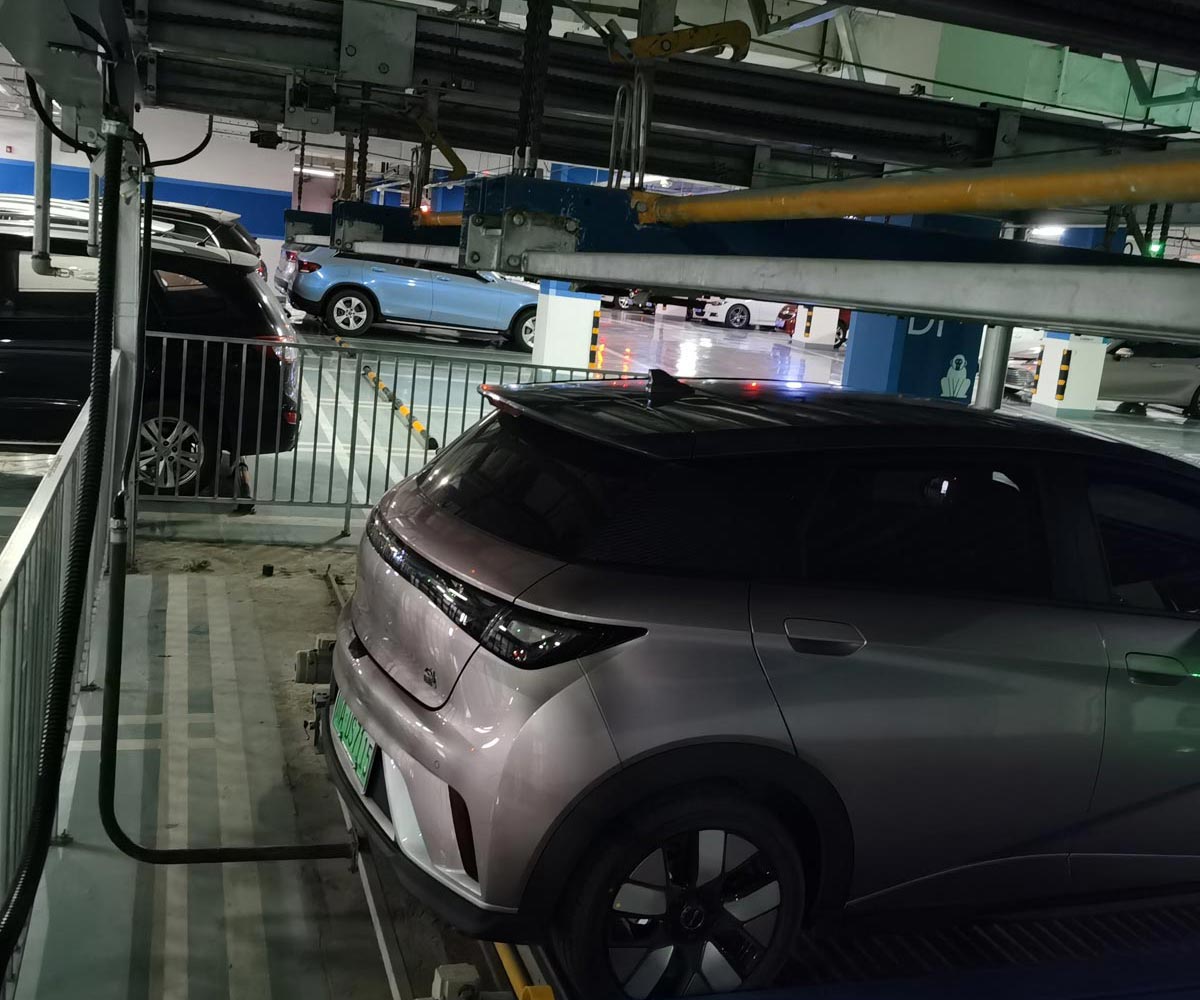 勉縣立體車庫采用人性化設(shè)計(jì)保證駕駛員方便